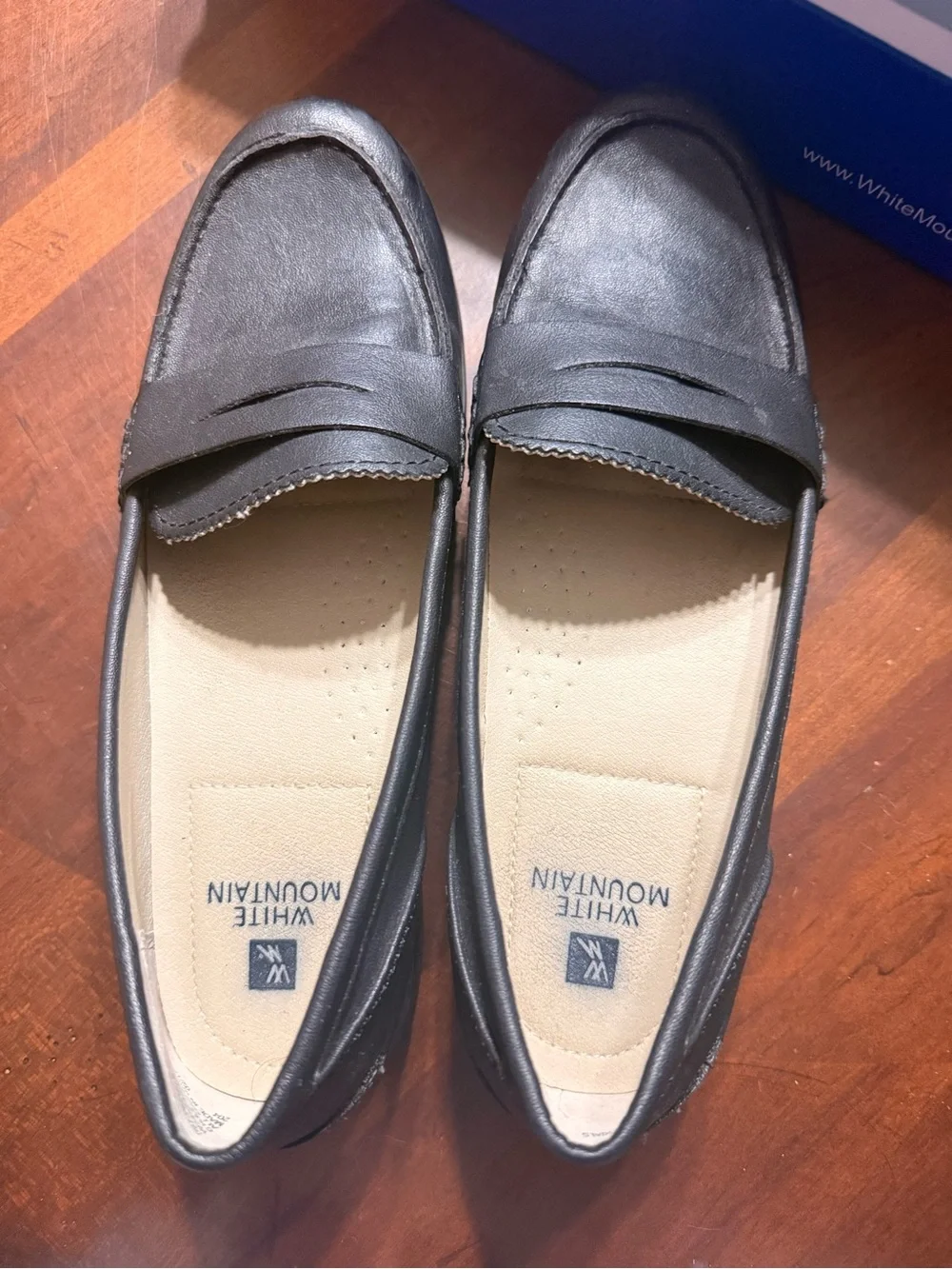 White Mountain sleek black